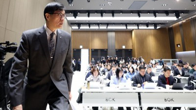 이창용 총재, 금리 결정 기자간담회