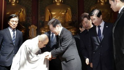 조계사 대웅전 찾은 이재명 대표