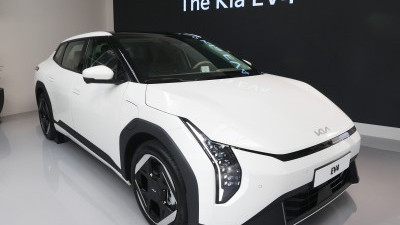 기아 전동화 세단 'EV4' 공개