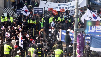 한국외대, 尹 퇴진 찬반 집회