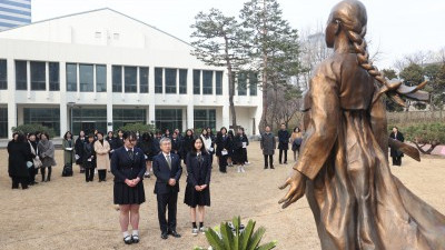 정근식 서울시교육감, 삼일절 맞아 유관순 열사 모교 이화여고 방문
