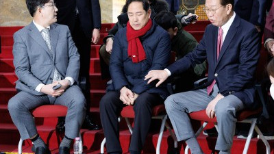 '마은혁 임명 반대' 박수영 의원 농성장 찾은 권영세-권성동