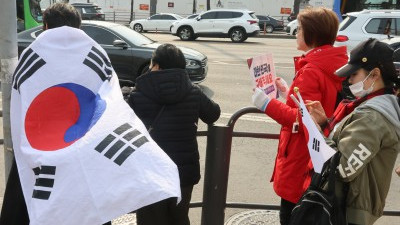 尹 구속 취소... 긴장감 감도는 관저 앞