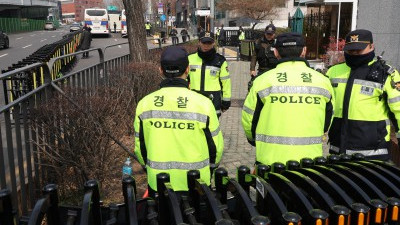 윤 대통령 복귀 사흘째...한남동 관저 '긴장'