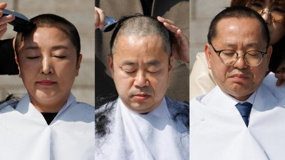 '尹 조기파면 촉구' 삭발식 진행한 전진숙-박홍배-김문수 의원