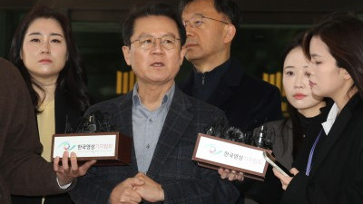 기자회견하는 윤석열 대통령측 변호인단