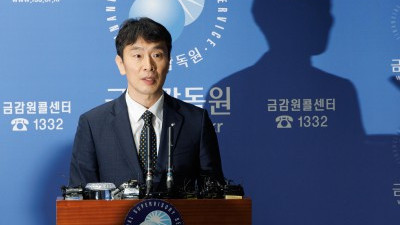 홈플러스 사태 등 긴급 브리핑하는 이복현 금감원장