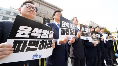 탄핵소추단, 윤석열 대통령 탄핵심판 선고 촉구 기자회견