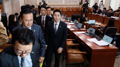 ‘윤 대통령 탄핵심판 선고기일 신속 지정 촉구 결의안’ 국회 법사위 통과