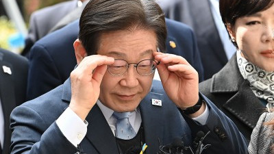 이재명, 공직선거법 위반 혐의 2심 선고 공판 출석