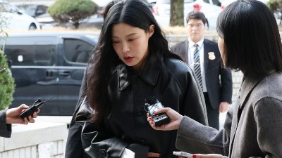 조민,입시 비리 혐의 항소심 첫 재판 출석