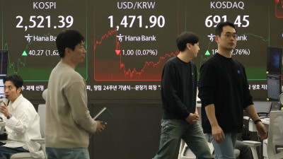 尹 탄핵선고일 확정에 코스피 2,520선 탈환하며 분주한 딜러들 