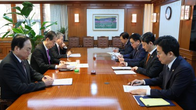 한덕수 권한대행, 상호관세 대응 긴급 경제안보전략TF회의 주재