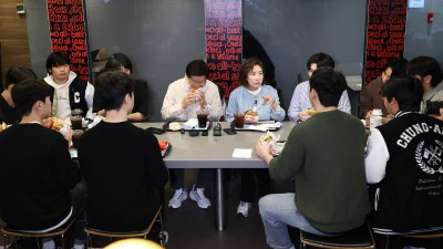 '대권 도전' 김문수-나경원, 패스트푸드점에서 청년과 간담회