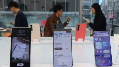 스마트폰·컴퓨터 예외 없다.. 오락가락 美 상호관세