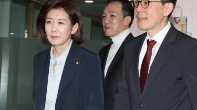 오세훈 시장실로 이동하는 나경원 국민의힘 대선 경선 후보