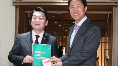 '약자와의 동행'회동 마친 안철수와 오세훈 