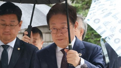  이재명, 대장동·성남FC 혐의 1심 공판 출석