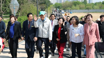  오세훈 시장· 이수희 강동구청장, 암사초록길 시민과 첫걸음