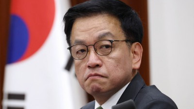 굳은 표정의 최상목