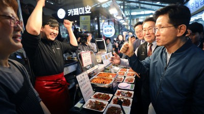 '힘내세요!' 의정부 제일시장 찾은 김문수 대선 후보