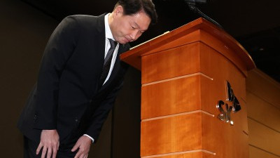 '대국민 사과' 허리숙인 최태원 SK 회장