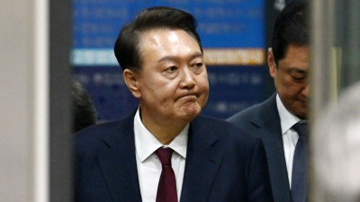 3차 공판 종료... 법원 떠나는 윤석열 전 대통령