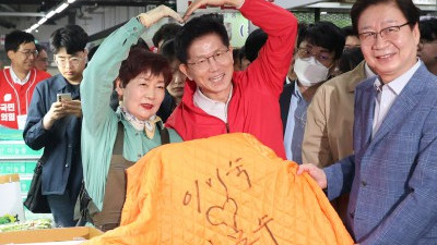국민의힘 김문수, 가락시장에서 대선 첫 유세
