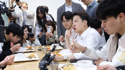   21대 대선 이준석, 학식 유세로 청년 표심 공략