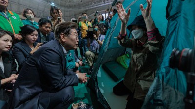 이재명 후보, 금호타이어 공장 화재 이재민 대피소 방문
