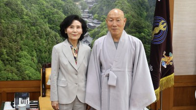 '대선 내조' 관문사 찾은 설난영 여사