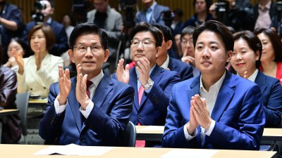 서울시 토론회에서 만난 김문수 - 이준석