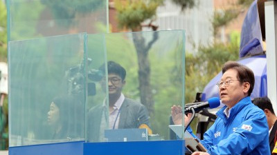 이재명 민주당 대선 후보, '방탄유리 안에서'