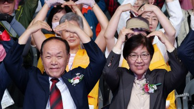 노인일자리 박람회 찾은 정은경-황우여