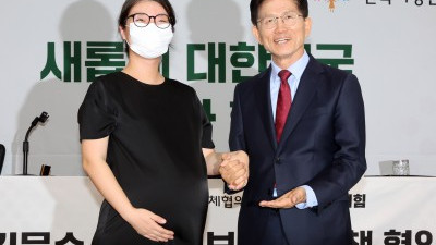 여성 지원정책 약속하는 김문수 후보