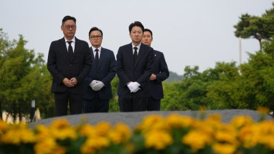 이준석 개혁신당 대선 후보, 고(故) 노무현 전 대통령 묘역 참배