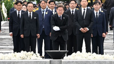 이재명 대선 후보, 고(故) 노무현 전 대통령 묘역 참배