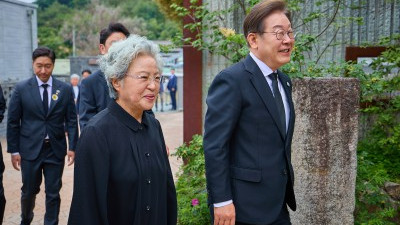 이재명 대선 후보, 권양숙 여사 예방