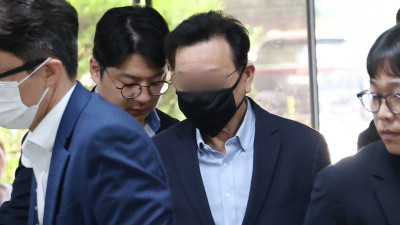 서영홀딩스 대표, 농협은행 부당대출 혐의로 구속심사 출석