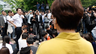 '젓가락 발언' 항의받는 이준석 대선 후보