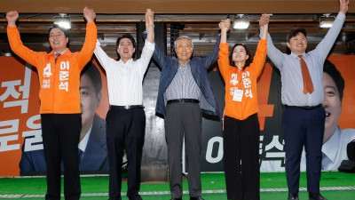 이준석 개혁신당 대선 후보, 김종인 전 비대위원장과 함께