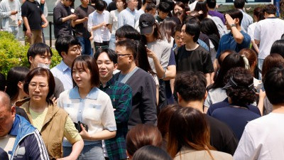 대선 사전투표 둘째날... 줄선 시민들
