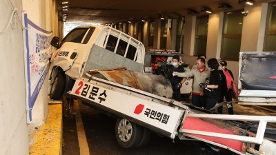 김문수 유세차, 갈월지하차도서 전복 화재