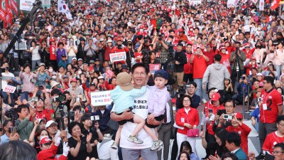 '춘천 유세' 김문수 후보, '쌍둥이와 함께!'