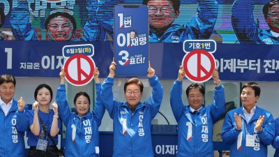 이재명 대선 후보, '3표 더' 퍼포먼스
