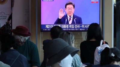  이재명 제21대 대통령 취임선서 시청하는 시민들