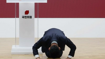 국민의힘 중앙선대위 해단식... 큰절하는 김문수