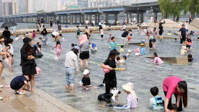 무더운 연휴 북적이는 물빛광장