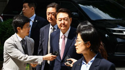 대선 이후 첫 공판 출석하는 윤석열 전 대통령