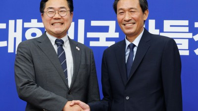박찬대 직무대행 예방한 우상호 정무수석